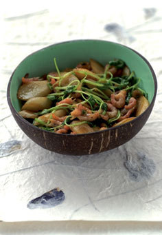 Mechelse asperges in de wok met grijze garnalen